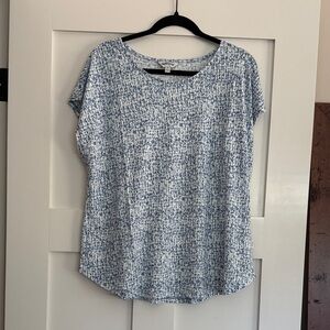 NWOT Orvis Light Blue & White Short Sleeve Printed Tee.  Women’s Size Large.